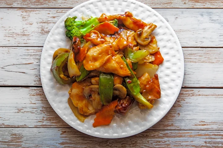 A delicious recipe for spicy szechuan chicken and shiitake mushroom stir-fry